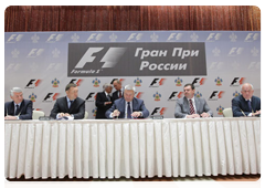 Prime Minister Vladimir Putin attends signing ceremony of documents to hold a Formula One Grand Prix in Sochi|14 october, 2010|17:09