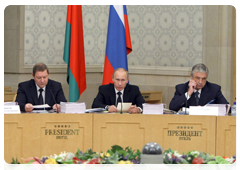 Prime Minister Vladimir Putin at a meeting of the Council of Ministers of the Union State of Russia and Belarus|15 october, 2010|14:29