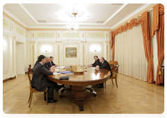 Prime Minister Vladimir Putin with the United Russia party leadership|18 october, 2010|19:54