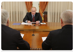 Prime Minister Vladimir Putin with the United Russia party leadership|18 october, 2010|19:54