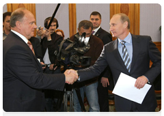 Prime Minister Vladimir Putin meeting with Communist Party leader Gennady Zyuganov|19 october, 2010|17:03