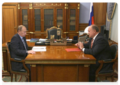 Prime Minister Vladimir Putin meeting with Communist Party leader Gennady Zyuganov|19 october, 2010|17:03