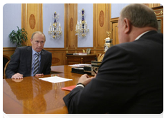 Prime Minister Vladimir Putin meeting with Communist Party leader Gennady Zyuganov|19 october, 2010|17:03