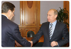 Prime Minister Vladimir Putin meets with Deputy Prime Minister Alexander Zhukov