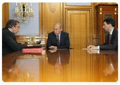 Prime Minister Vladimir Putin meeting with Minister of Communications and Mass Media Igor Shchegolev and Head of the Antimonopoly Service Igor Artemyev|20 october, 2010|10:55