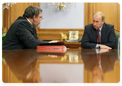 Prime Minister Vladimir Putin meeting with Minister of Communications and Mass Media Igor Shchegolev and Head of the Antimonopoly Service Igor Artemyev|20 october, 2010|10:55