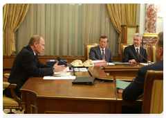 Prime Minister Vladimir Putin chairing a meeting of the Government of the Russian Federation|21 october, 2010|17:03