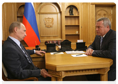 Prime Minister Vladimir Putin meets with Governor of Rostov Region Vasily Golubev|22 october, 2010|22:33