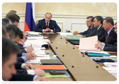 Prime Minister Vladimir Putin at a meeting of the Government Presidium|25 october, 2010|16:18