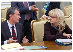 Deputy Prime Minister Igor Sechin and Minister of Healthcare and Social Development Tatyana Golikova at a meeting of the Government Presidium|25 october, 2010|17:50