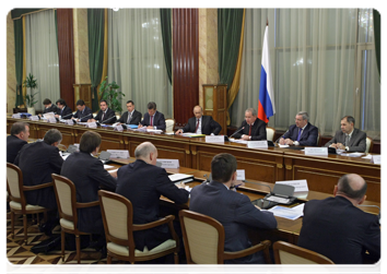 Prime Minister Vladimir Putin chairing a meeting on the implementation of priority projects in the Siberian Federal District|26 october, 2010|14:57