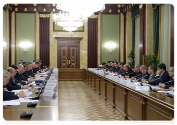 Prime Minister Vladimir Putin chairing a meeting on the implementation of priority projects in the Siberian Federal District|26 october, 2010|14:57