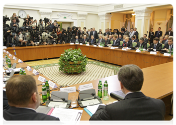 Prime Minister Vladimir Putin taking part in a meeting of the Committee on Economic Cooperation of the Russian-Ukrainian Interstate Commission|27 october, 2010|19:52