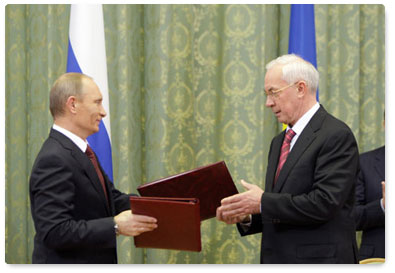 A series of documents have been signed in the presence of Prime Minister Vladimir Putin and Ukrainian Prime Minister Mykola Azarov following Russian-Ukrainian talks