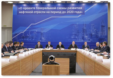 Председатель Правительства Российской Федерации В.В.Путин провёл в г. Новокуйбышевске совещание по вопросу «О проекте генеральной схемы развития нефтяной отрасли на период до 2020 года»