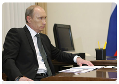 Председатель Правительства Российской Федерации В.В.Путин провел рабочую встречу с губернатором Самарской области В.В.Артяковым|28 октября, 2010|22:20