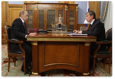 Prime Minister Vladimir Putin meets with his deputy Igor Sechin