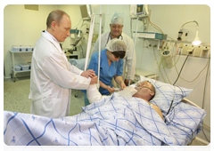 Prime Minister Vladimir Putin visiting the Burdenko Hospital, where Lieutenant General Vladimir Shamanov, commander of Russia’s airborne troops,  was hospitalised following a car crash|30 october, 2010|22:28