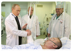 Prime Minister Vladimir Putin visiting the Burdenko Hospital, where Lieutenant General Vladimir Shamanov, commander of Russia’s airborne troops,  was hospitalised following a car crash|30 october, 2010|22:29