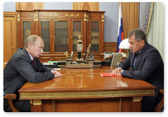 Prime Minister Vladimir Putin meets with Minister of Civil Defence, Emergencies and Disaster Relief Sergei Shoigu