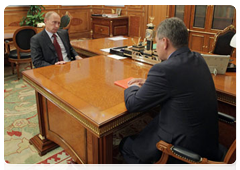 Prime Minister Vladimir Putin meeting with Minister of Civil Defence, Emergencies and Disaster Relief Sergei Shoigu|4 october, 2010|11:47