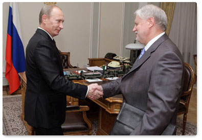 Prime Minister Vladimir Putin and Federation Council Speaker Sergei Mironov discussed work on the federal budget for 2011 and the 2012-2013 planning period