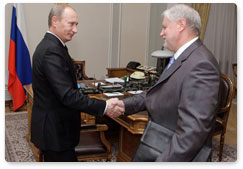 Prime Minister Vladimir Putin and Federation Council Speaker Sergei Mironov discussed work on the federal budget for 2011 and the 2012-2013 planning period