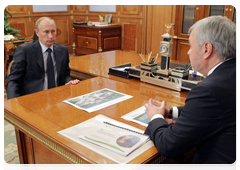 Prime Minister Vladimir Putin meeting with head of the Federal Medical-Biological Agency Valentin Uiba|6 october, 2010|12:14