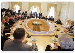 Prime Minister Vladimir Putin addressing a meeting of executives of the St Petersburg and Leningrad Region Federation of Trade Unions|7 october, 2010|17:36