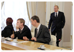 Prime Minister Vladimir Putin addressing a meeting of executives of the St Petersburg and Leningrad Region Federation of Trade Unions|7 october, 2010|17:36