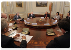 Prime Minister Vladimir Putin holding a meeting in St  Petersburg on the implementation of development programmes for major universities|7 october, 2010|19:38