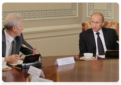 Prime Minister Vladimir Putin holding a meeting in St  Petersburg on the implementation of development programmes for major universities|7 october, 2010|19:38