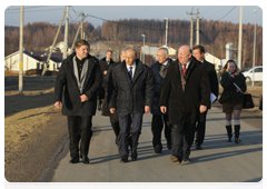 Prime Minister Vladimir Putin inspecting the rebuilt Verkhnyaya Vereya village in the Nizhny Novgorod Region that was destroyed by wildfires last summer|1 november, 2010|18:00