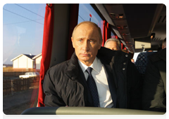 Prime Minister Vladimir Putin inspecting the rebuilt Verkhnyaya Vereya village in the Nizhny Novgorod Region that was destroyed by wildfires last summer|1 november, 2010|18:11