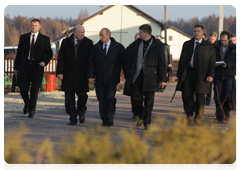 Prime Minister Vladimir Putin inspecting the rebuilt Verkhnyaya Vereya village in the Nizhny Novgorod Region that was destroyed by wildfires last summer|1 november, 2010|18:11