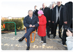 Prime Minister Vladimir Putin meeting with residents of the village of Verkhnyaya Vereya|1 november, 2010|18:11