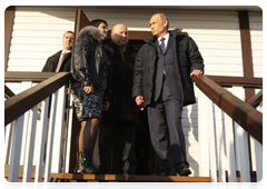 Prime Minister Vladimir Putin visiting one of the new houses in  the village of Verkhnyaya Vereya|1 november, 2010|18:11