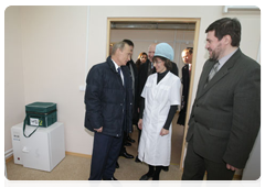 Prime Minister Vladimir Putin visiting a paramedical and obstetric centre in  the village of Verkhnyaya Vereya|1 november, 2010|18:11