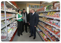 Prime Minister Vladimir Putin visiting the new store in the village of Verkhnyaya Vereya|1 november, 2010|18:11