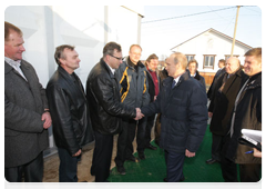 Prime Minister Vladimir Putin meeting with the leaders of the construction companies that have rebuilt the village of Verkhnyaya Vereya|1 november, 2010|18:11