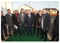 Prime Minister Vladimir Putin meeting with the leaders of the construction companies that have rebuilt the village of Verkhnyaya Vereya|1 november, 2010|18:11