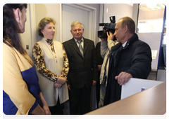 Prime Minister Vladimir Putin visiting a new post office in the village of Verkhnyaya Vereya|1 november, 2010|18:14