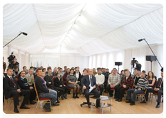 Prime Minister Vladimir Putin holding a video conference with heads of the regions affected by wildfires in the village of Verkhnyaya Vereya|1 november, 2010|18:14