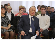 Prime Minister Vladimir Putin holding a video conference with heads of the regions affected by wildfires in the village of Verkhnyaya Vereya|1 november, 2010|18:14