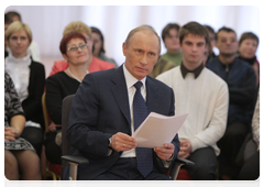 Prime Minister Vladimir Putin holding a video conference with heads of the regions affected by wildfires in the village of Verkhnyaya Vereya|1 november, 2010|18:14