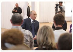 Prime Minister Vladimir Putin holding a video conference with heads of the regions affected by wildfires in the village of Verkhnyaya Vereya|1 november, 2010|18:14