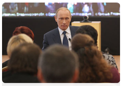 Prime Minister Vladimir Putin holding a video conference with heads of the regions affected by wildfires in the village of Verkhnyaya Vereya|1 november, 2010|18:14