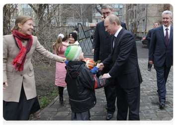 Prime Minister Vladimir Putin visiting Moscow school No. 1060 and examining educational innovations|10 november, 2010|15:40