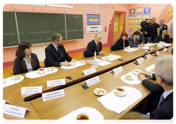 Prime Minister Vladimir Putin meeting with the teachers and parents in the Secondary School 1066|10 november, 2010|17:25