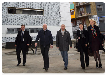 Prime Minister Vladimir Putin touring the Federal Research and Clinical Centre for Paediatric Haematology, Oncology and Immunology under construction in southwest Moscow|11 november, 2010|16:09